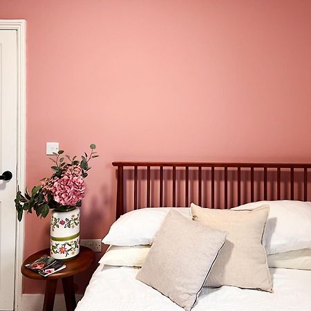 Zozy Whimsical Land Hotel London Bagian luar foto