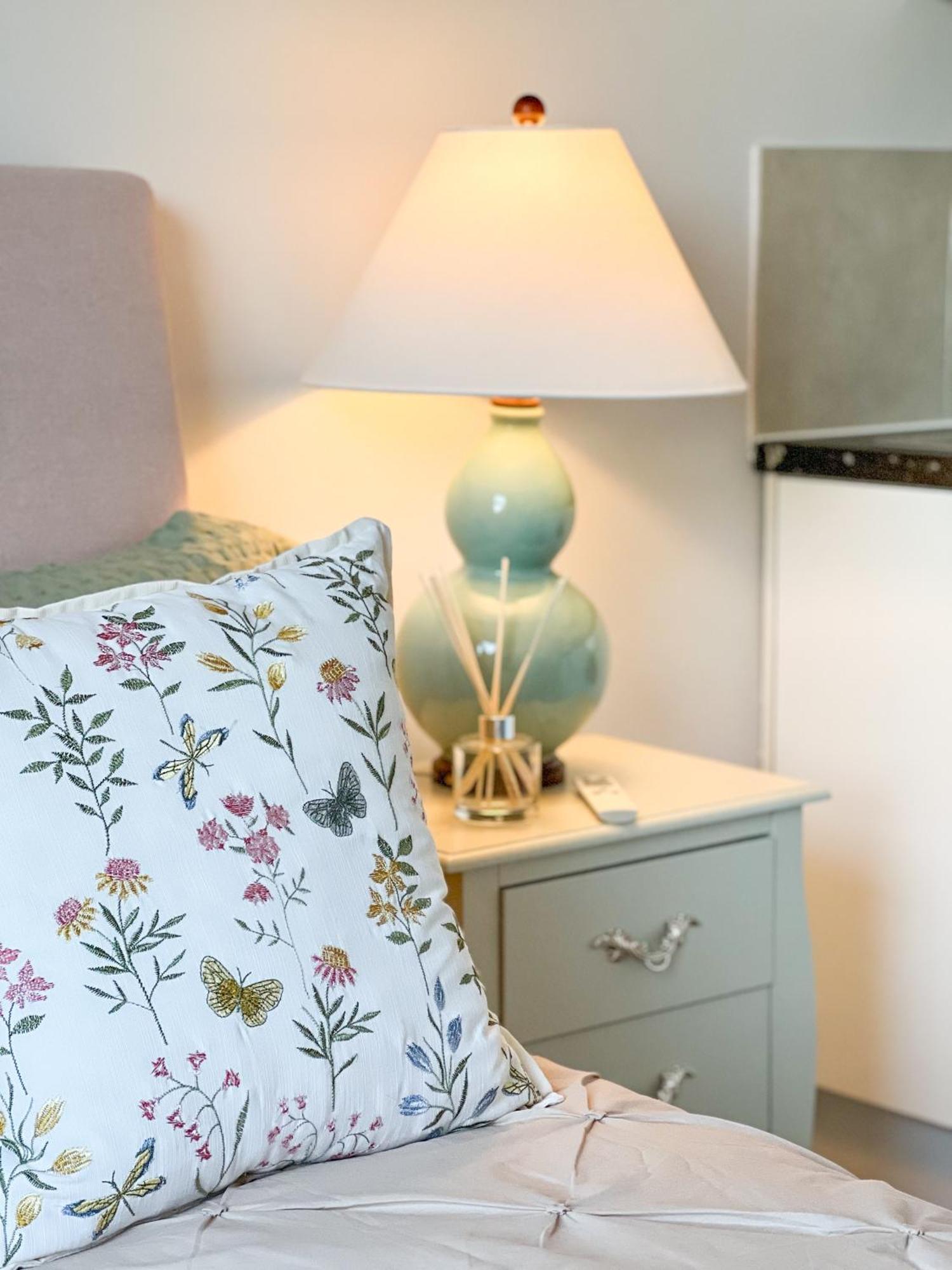 Zozy Whimsical Land Hotel London Bagian luar foto