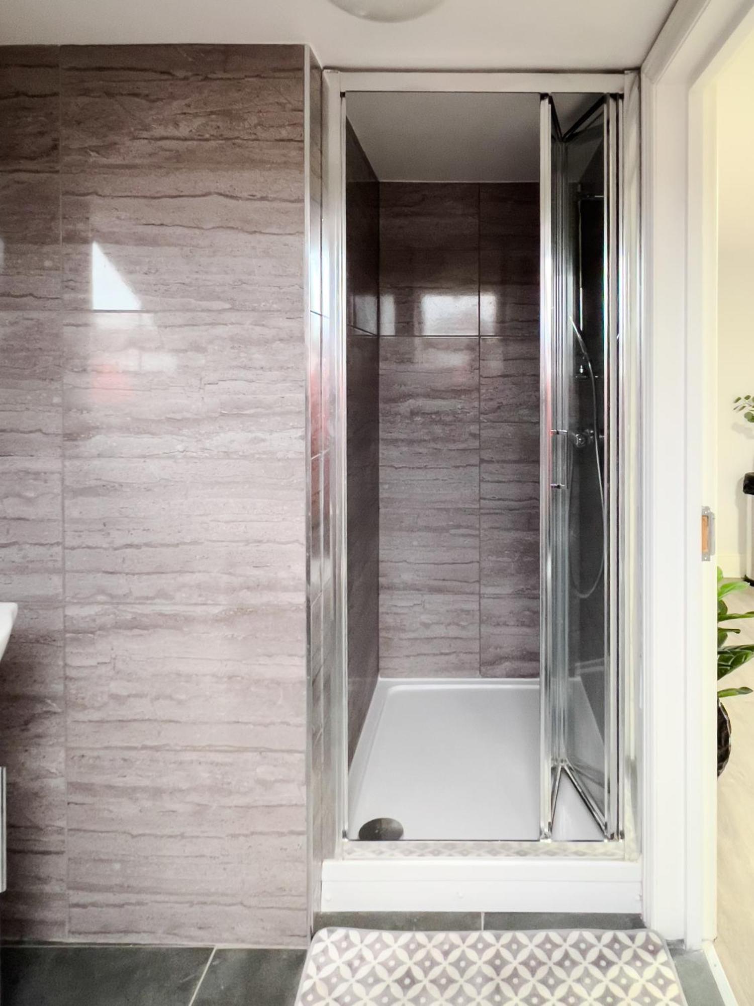 Zozy Whimsical Land Hotel London Bagian luar foto