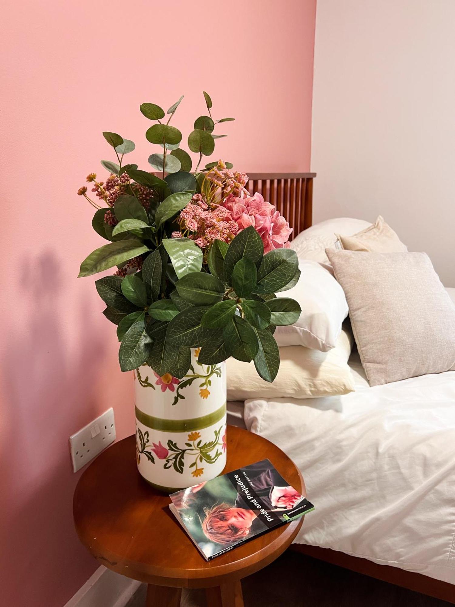 Zozy Whimsical Land Hotel London Bagian luar foto
